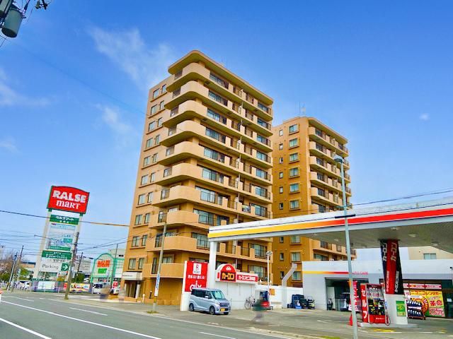 Renovated 4LDK Apartment in Sapporo Chuo Ward 83.73m2 - Thumbnail 2