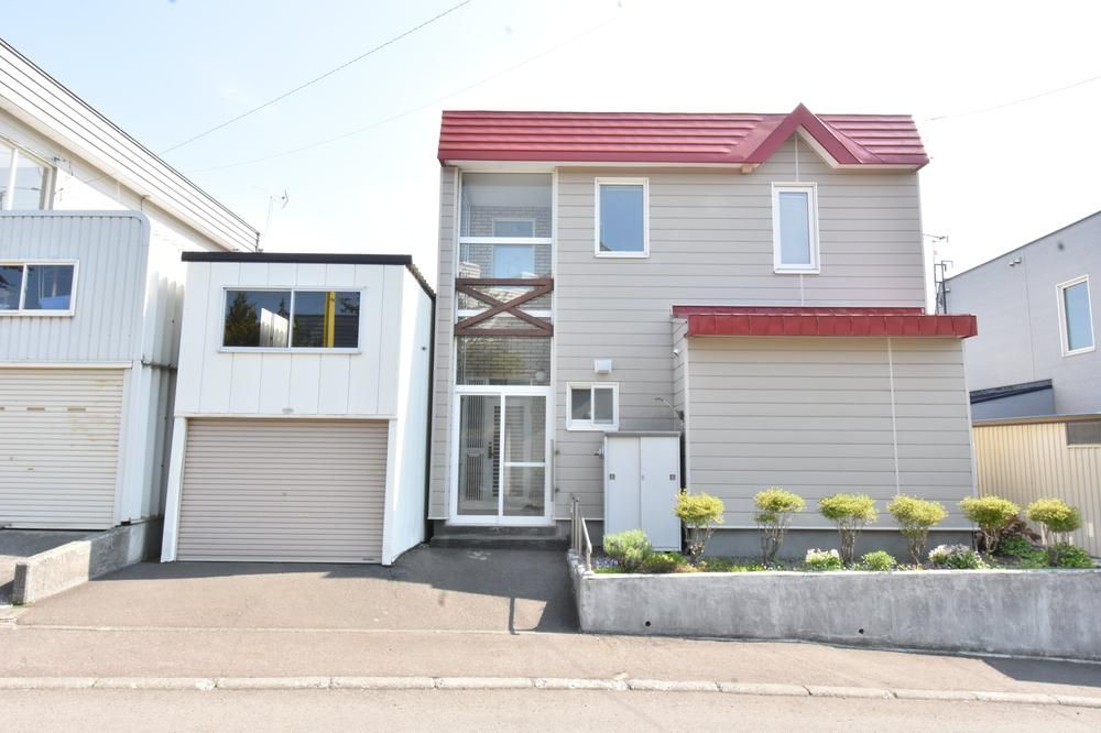 4LDK House for Sale in Minami-ku, Sapporo with Garage and Garden - Thumbnail 2