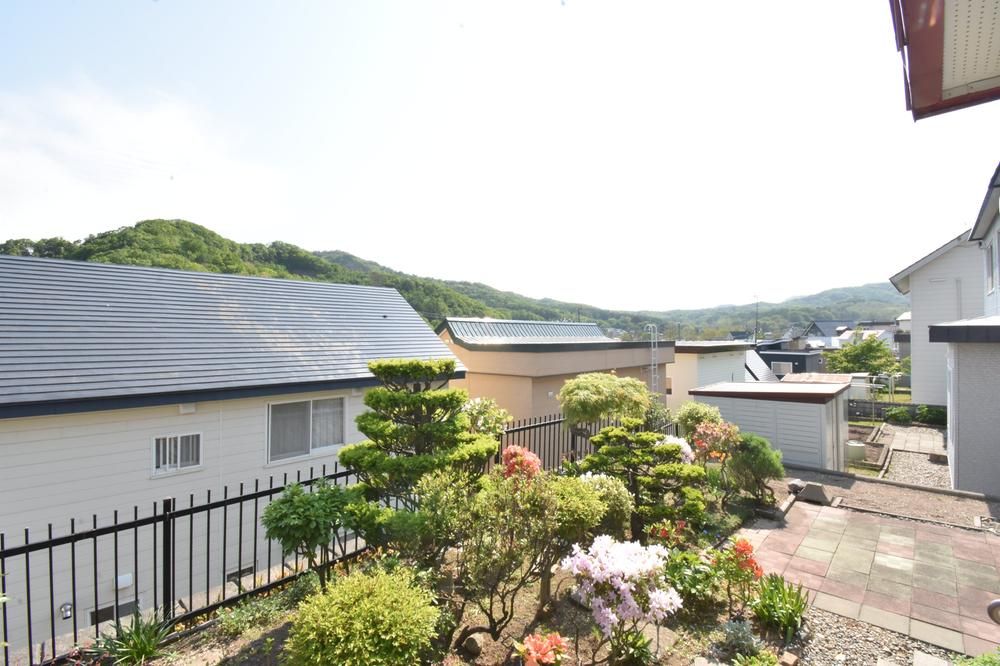4LDK House for Sale in Minami-ku, Sapporo with Garage and Garden - Thumbnail 3