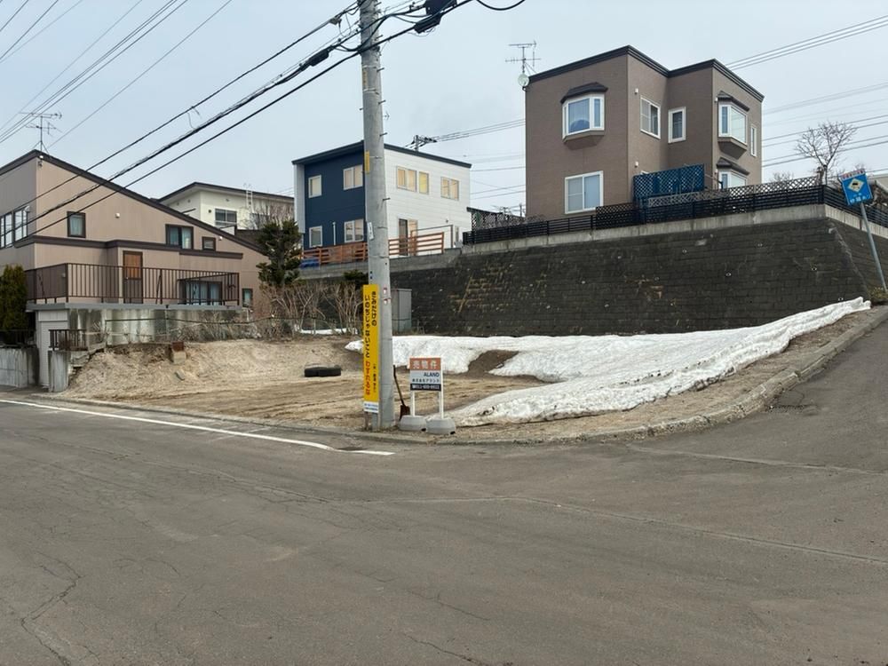 Land for Sale in Minami Ward, Sapporo - 221.75 sqm Corner Lot - Thumbnail 2