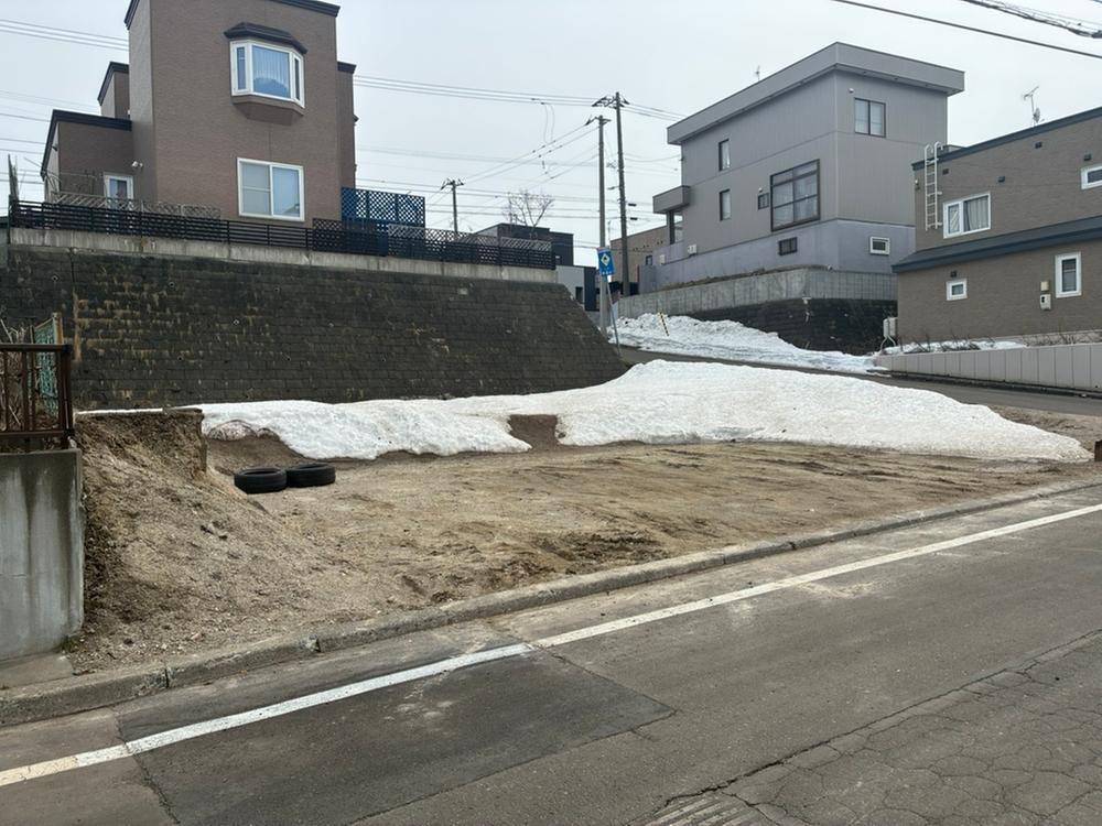 Land for Sale in Minami Ward, Sapporo - 221.75 sqm Corner Lot - Thumbnail 3