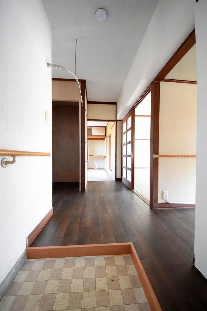2DK Apartment for Sale in Yokohama, Kanagawa - 46m² - Thumbnail 2