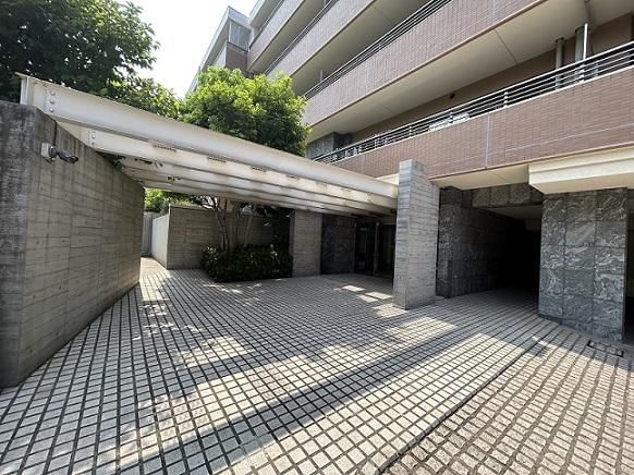 3LDK Apartment for Sale in Yokohama Naka Ward 81.13m² - Thumbnail 3