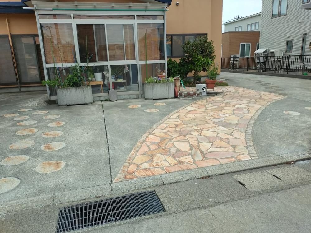 Spacious 5DK Family Home in Hirosaki with Solar Panels - Thumbnail 3