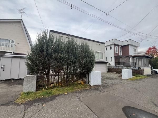 523m2 Residential Land in Minami-ku, Sapporo for Sale - Thumbnail 2