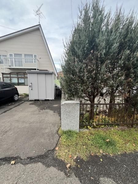 523m2 Residential Land in Minami-ku, Sapporo for Sale - Thumbnail 3