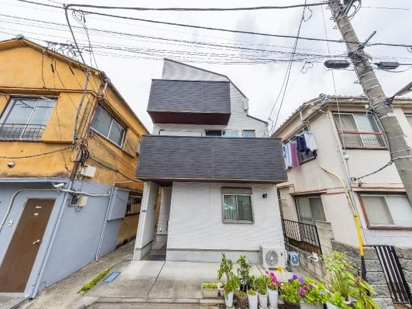 3LDK Detached House for Sale in Shinjuku, Tokyo - Thumbnail 2