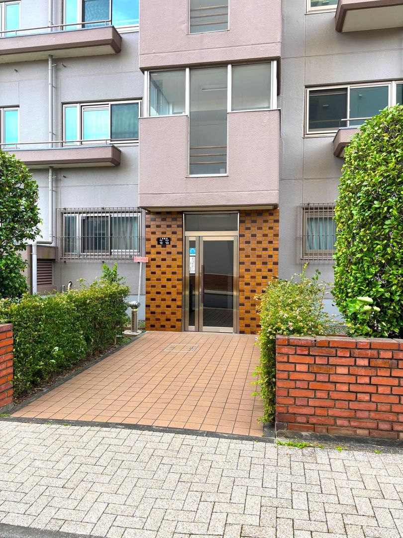 2LDK Apartment for Sale in Kami-Shakujii, Nerima-ku, Tokyo - Thumbnail 2