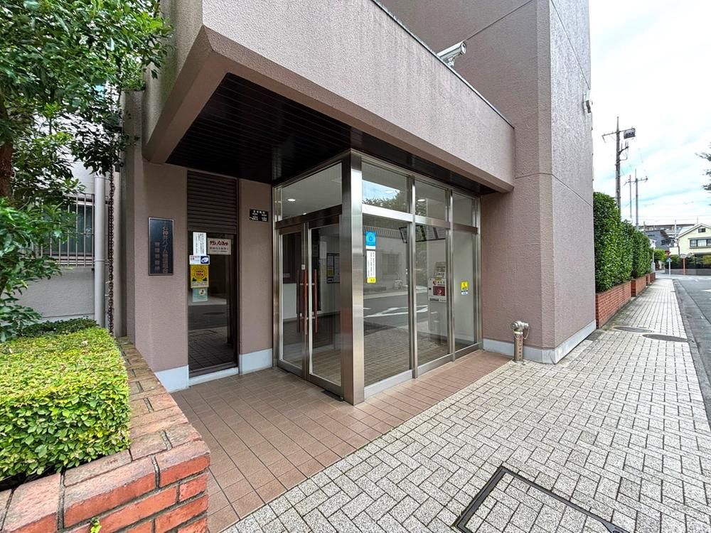 2LDK Apartment for Sale in Kami-Shakujii, Nerima-ku, Tokyo - Thumbnail 3