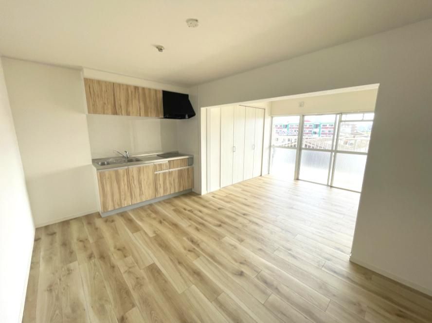 Renovated 3LDK Apartment for Sale in Higashi Ward, Fukuoka - Thumbnail 4