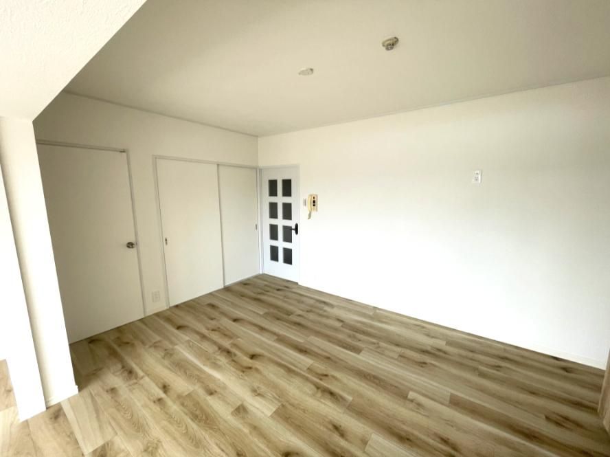 Renovated 3LDK Apartment for Sale in Higashi Ward, Fukuoka - Thumbnail 2