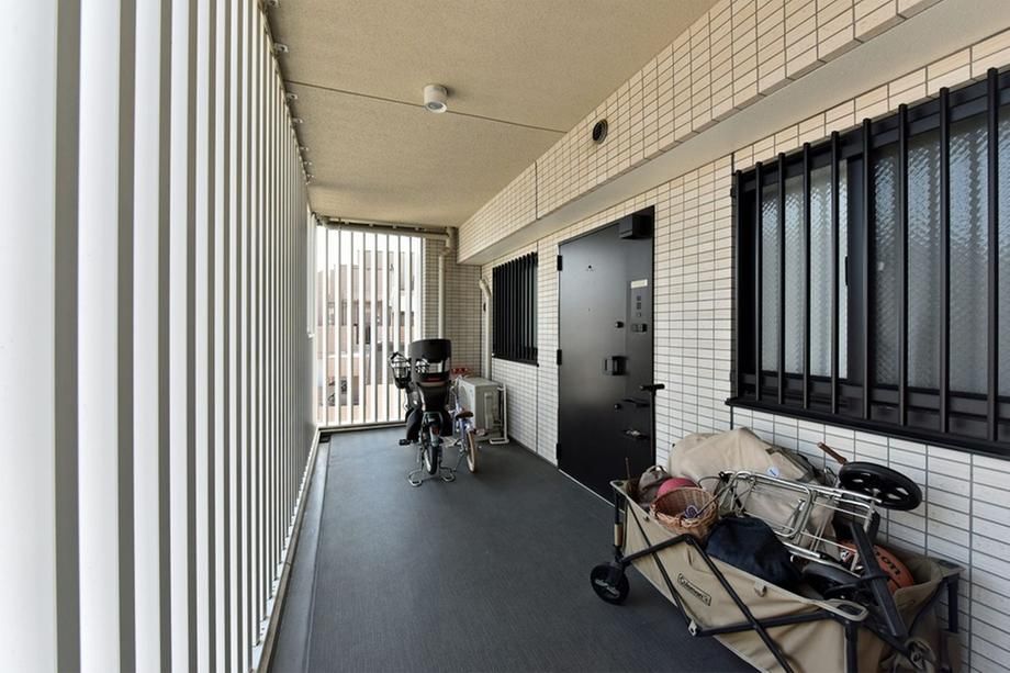 3LDK Apartment for Sale in Naka-ku, Yokohama with Park Views - Thumbnail 3