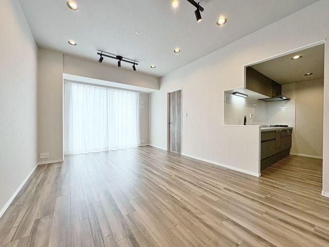 2LDK Apartment for Sale in Taito, Tokyo – 61m², 15th Floor - Thumbnail 2
