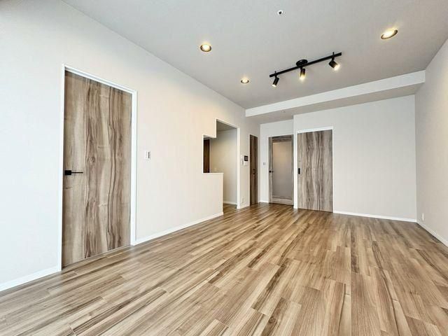2LDK Apartment for Sale in Taito, Tokyo – 61m², 15th Floor - Thumbnail 3