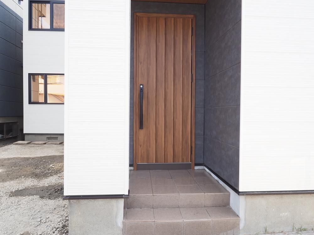 Renovated 2LDK House near Shin-Kawa Station, Sapporo - Thumbnail 2