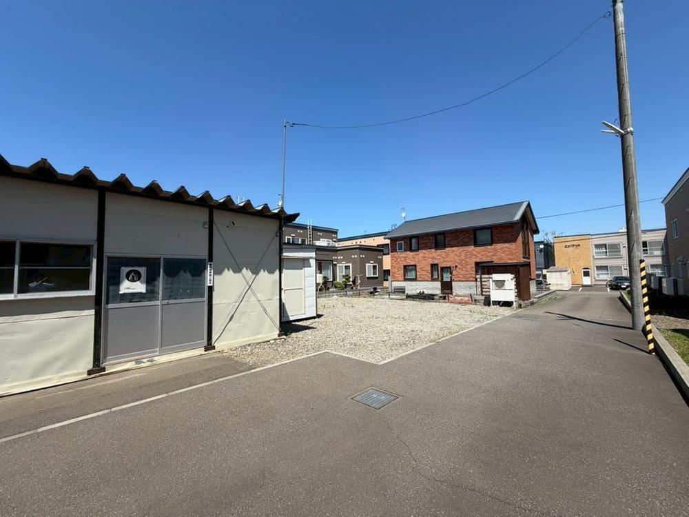 Large 135-Tsubo Land for Sale in Sapporo Nishi Ward Near Two Stations - Thumbnail 2