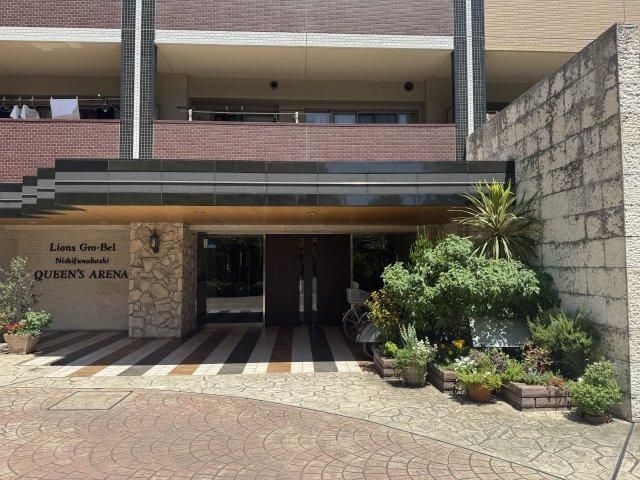 Renovated 2LDK Apartment Near Higashi-Nakayama Station, Funabashi - Thumbnail 2