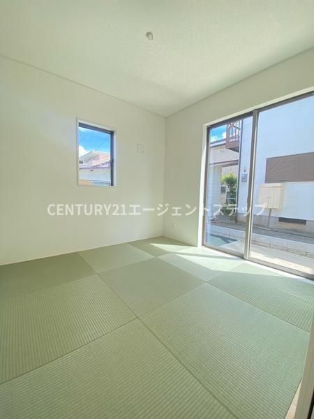 Modern 4LDK+S Detached House for Sale in Miyazaki City, Miyazaki - Thumbnail 3