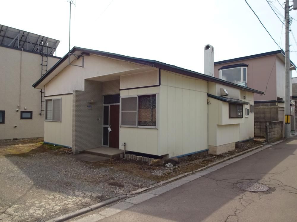 2LDK+S Detached House in Hakodate for 7.9 Million Yen - Thumbnail 3
