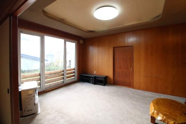 4LDK+S House in Ebetsu, Hokkaido with 281.9 sqm Land - Thumbnail 2