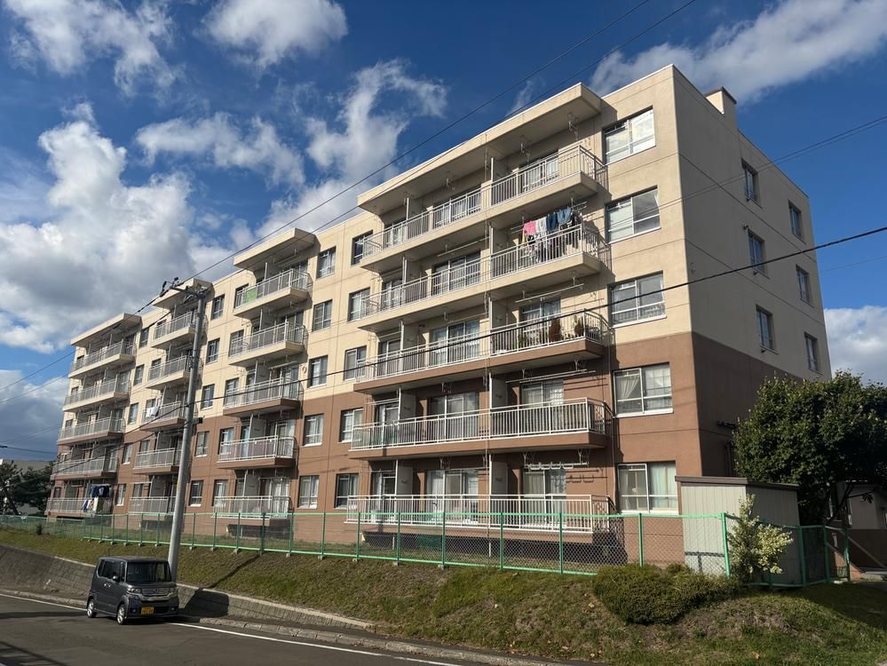 2DK Apartment for Sale in Minami-ku, Sapporo, Hokkaido - Thumbnail 2
