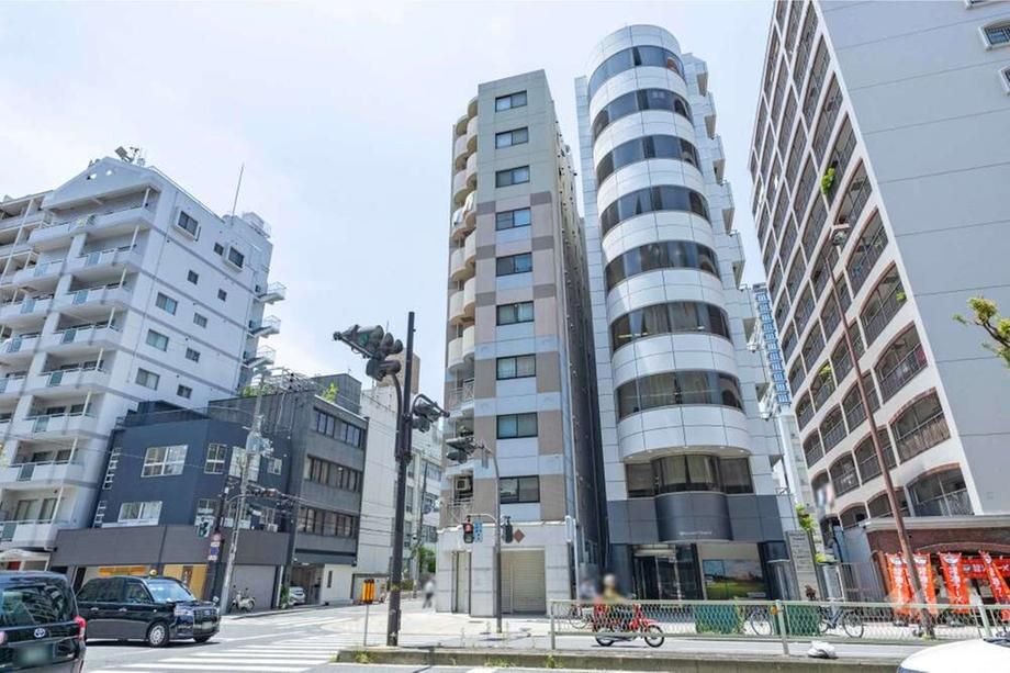 Renovated 2LDK Apartment for Sale in Osaka's Kita Ward - Thumbnail 4