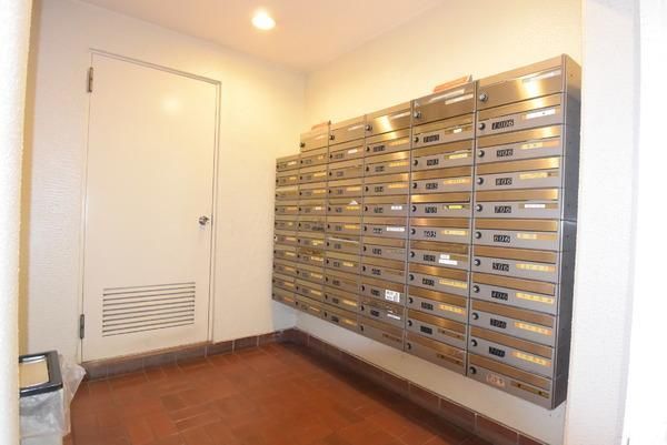 Plaza Shin-Sayama 6F 2LDK Apartment for Sale near Shin-Sayama Station - Thumbnail 3