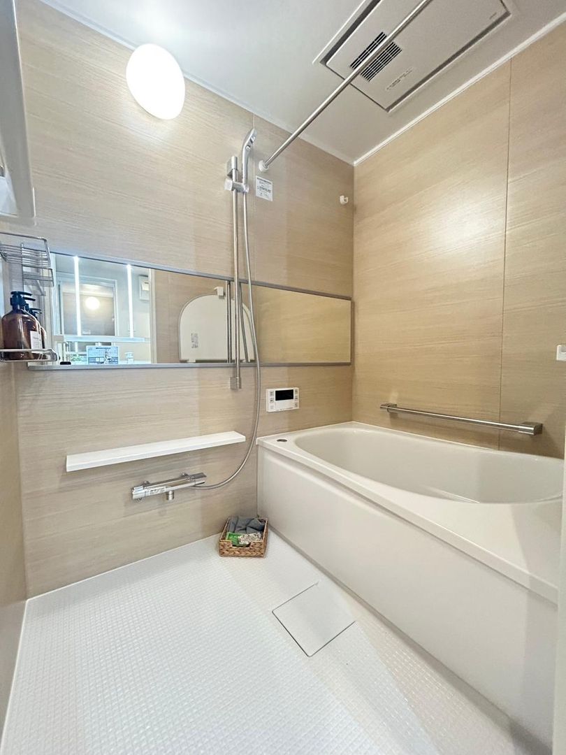 Renovated 2LDK Apartment Near Ryokuchi-koen Station in Toyonaka, Osaka - Thumbnail 4
