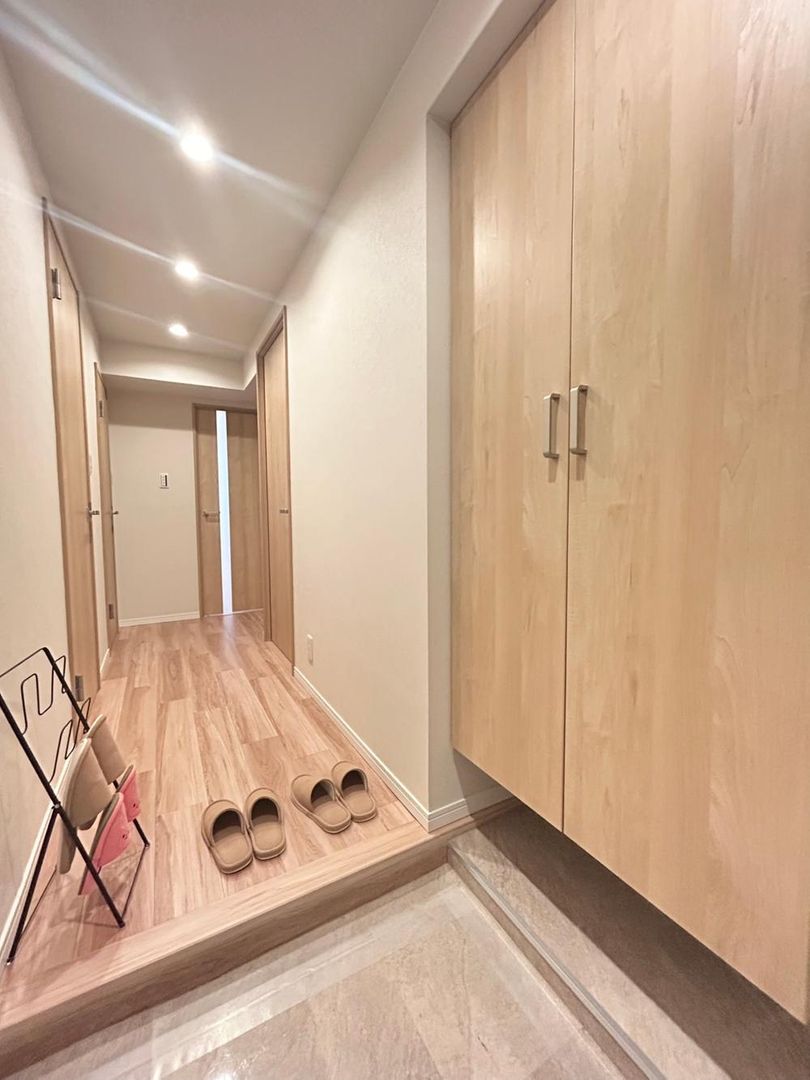 Renovated 2LDK Apartment Near Ryokuchi-koen Station in Toyonaka, Osaka - Thumbnail 2