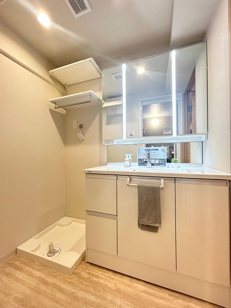Renovated 2LDK Apartment Near Ryokuchi-koen Station in Toyonaka, Osaka - Thumbnail 3