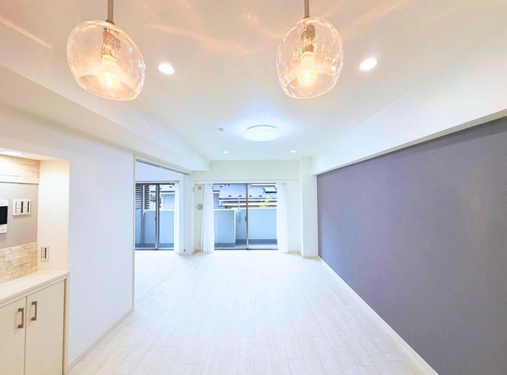 Renovated 3LDK Apartment in Kanazawa-ku, Yokohama for Sale - Thumbnail 2