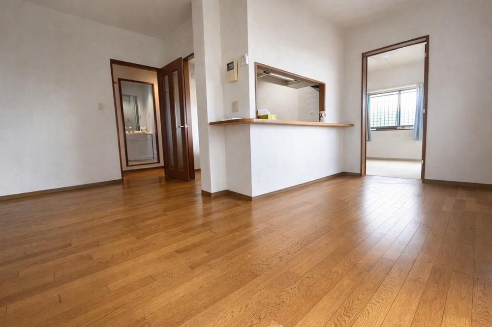 Spacious 4LDK Townhouse with Private Garden in Sendai - Thumbnail 2