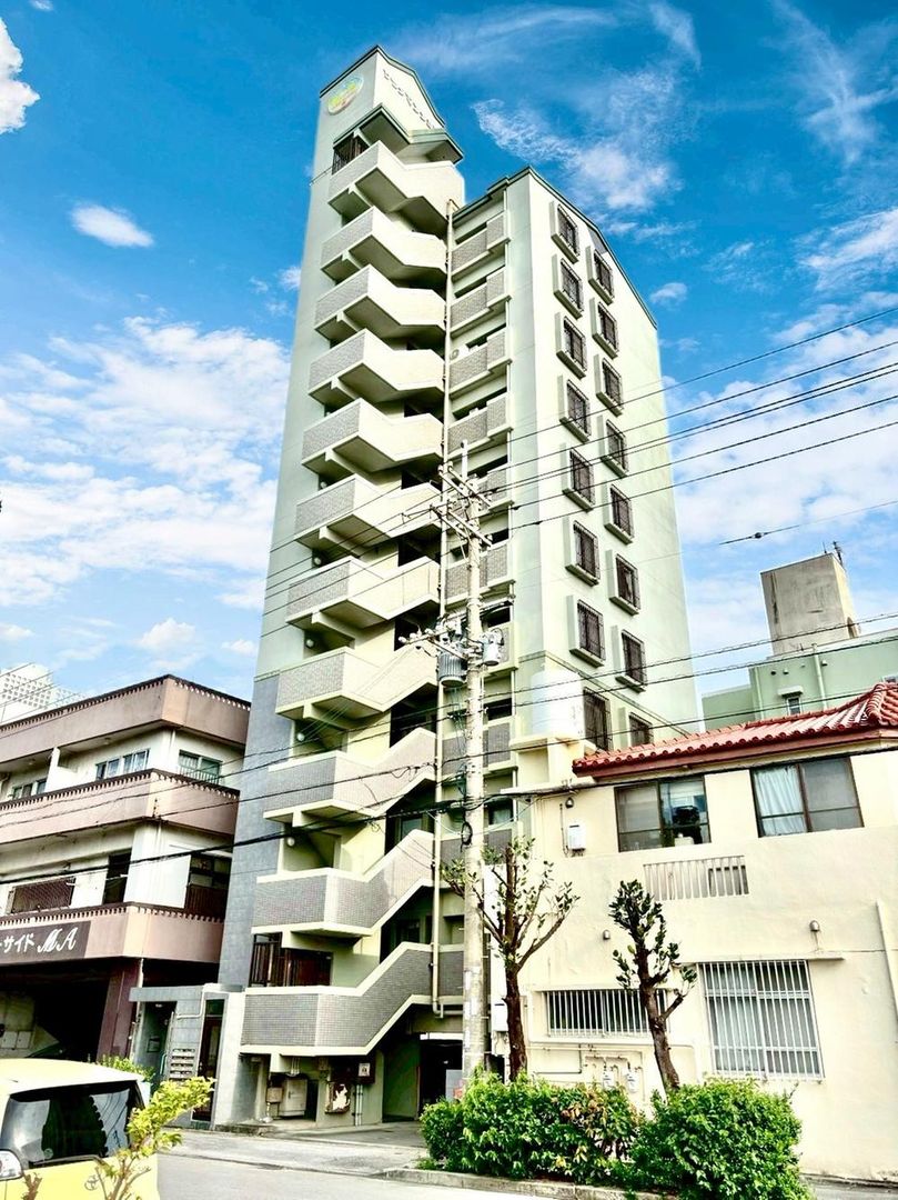 4LDK Apartment with Ocean View in Naha, Okinawa - 26,000,000 Yen - Thumbnail 3