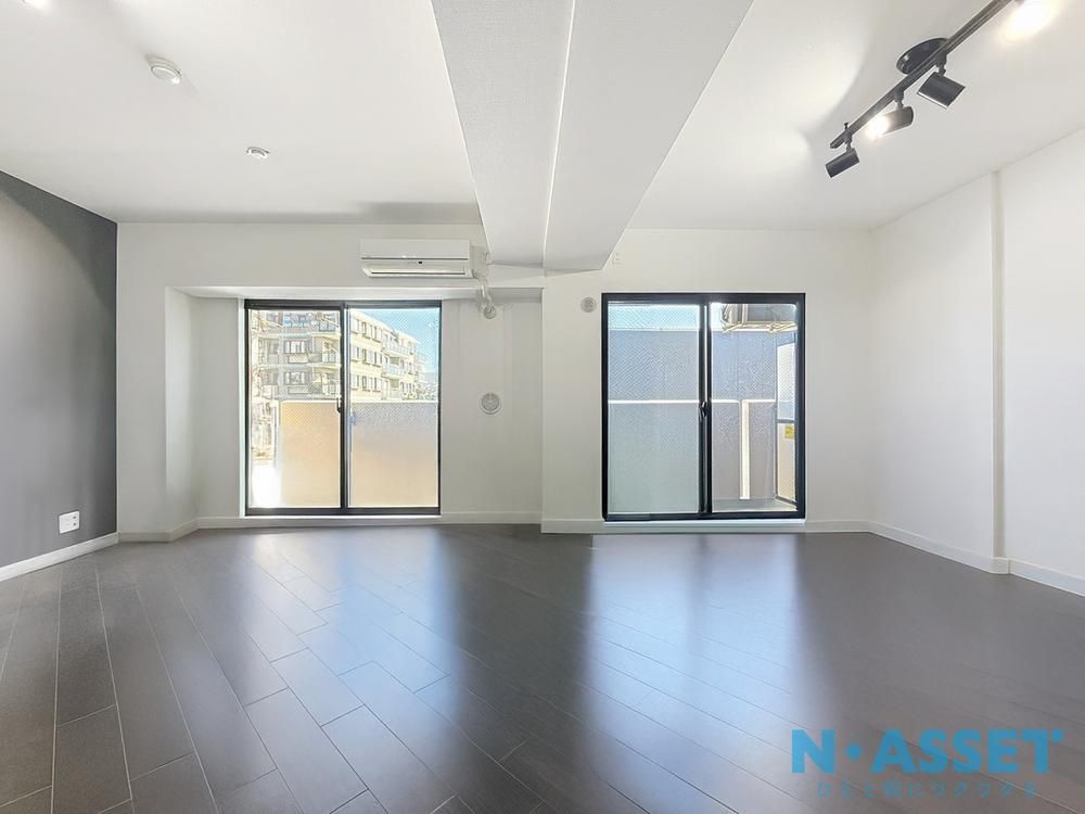 2LDK Renovated Apartment for Sale in Kawasaki Miyamae - Thumbnail 2