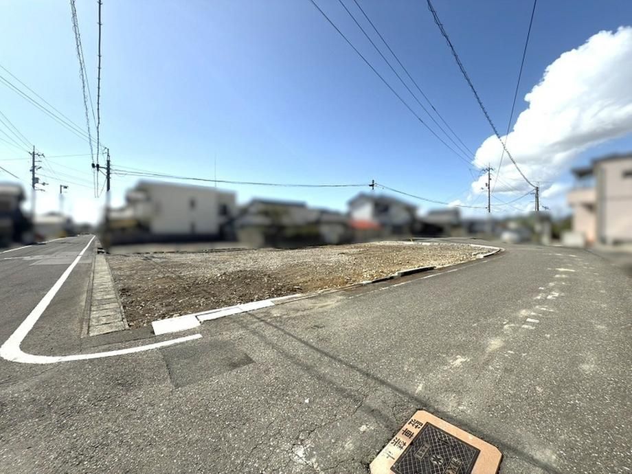 Land for Sale in Konan City, Kochi - 433.93 sqm Corner Plot - Image 1
