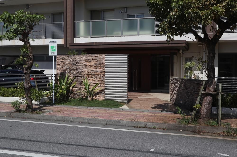 2LDK Apartment for Sale in Okinawa City, Okinawa - 73.33m2 - Thumbnail 3