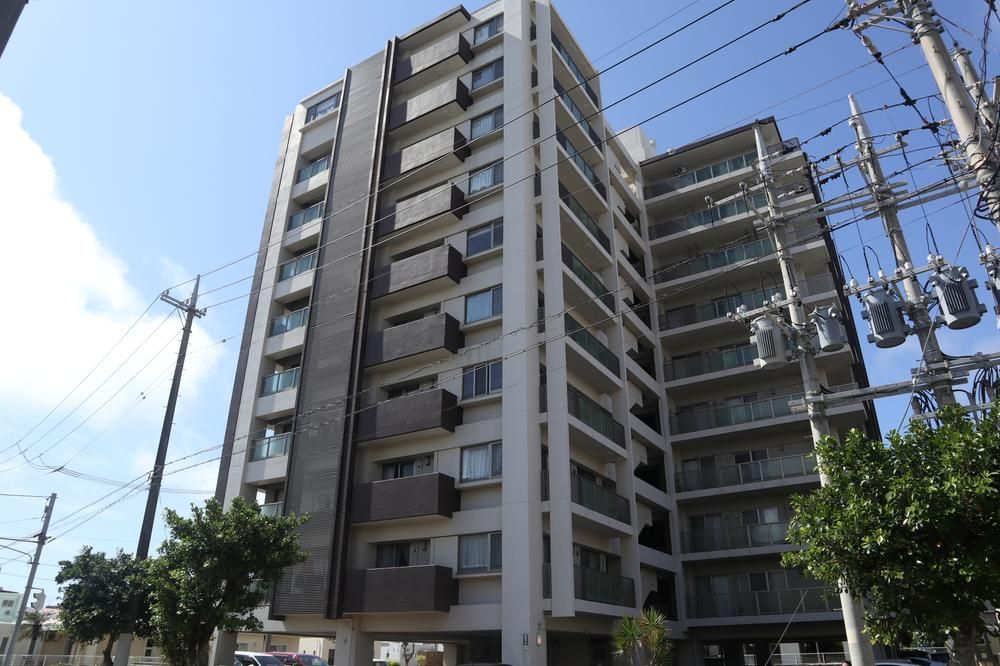 2LDK Apartment for Sale in Okinawa City, Okinawa - 73.33m2 - Thumbnail 2