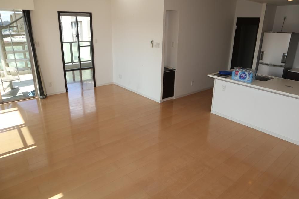 2LDK Apartment for Sale in Okinawa City, Okinawa - 73.33m2 - Thumbnail 4