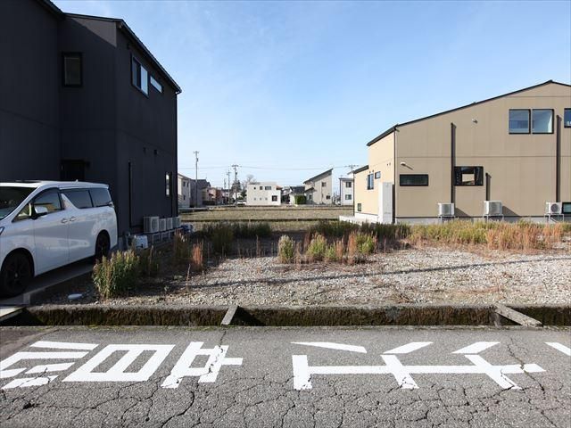 Land for Sale in Fortywan, Kanazawa - Shaped Plots, No Building Conditions - Image 1