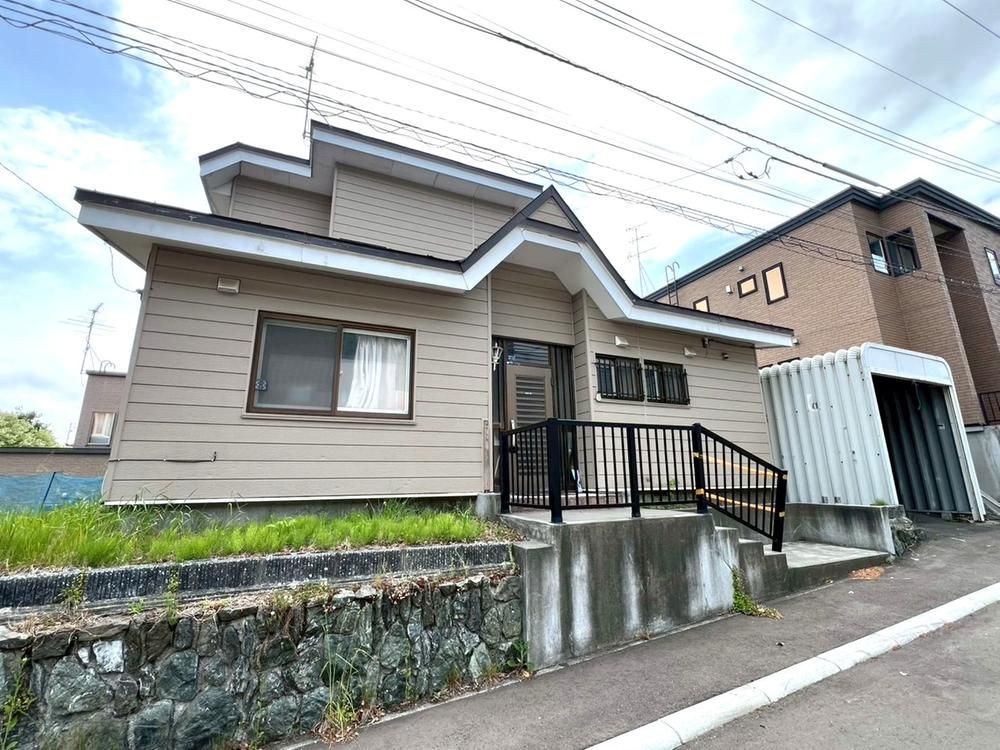 4LDK Detached House with Garage in Toyohira-ku, Sapporo - Thumbnail 2