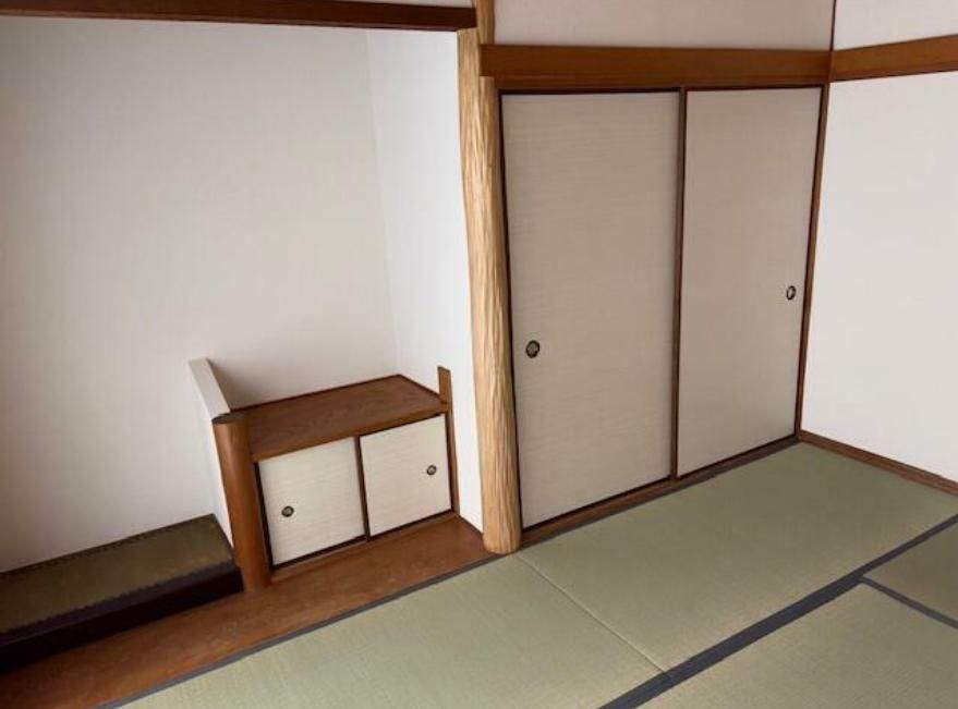 Fully Renovated 5DK House Near Kitamachi Station, Takamatsu - Thumbnail 4