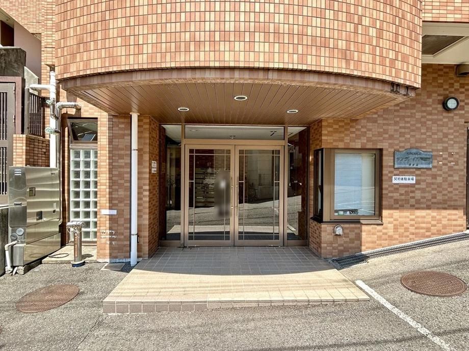 3DK Apartment for Sale in Totsuka, Yokohama - 52.92m² - Thumbnail 2