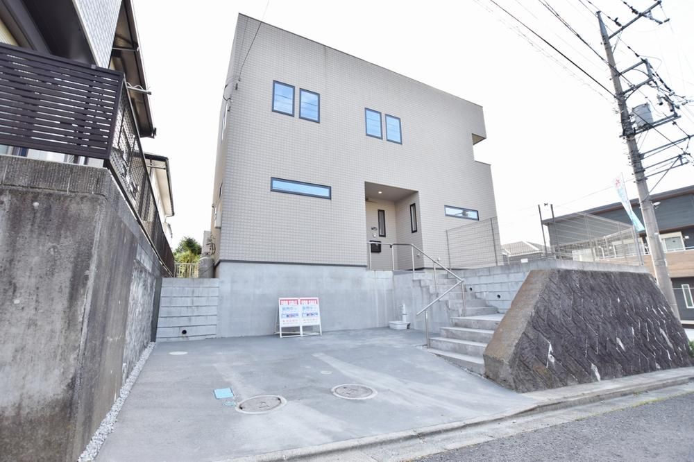Renovated 3LDK House with Mount Fuji Views in Hadano, Kanagawa - Thumbnail 3