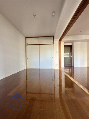 3LDK Riverside Apartment for Sale in Hakata, Fukuoka - Thumbnail 4