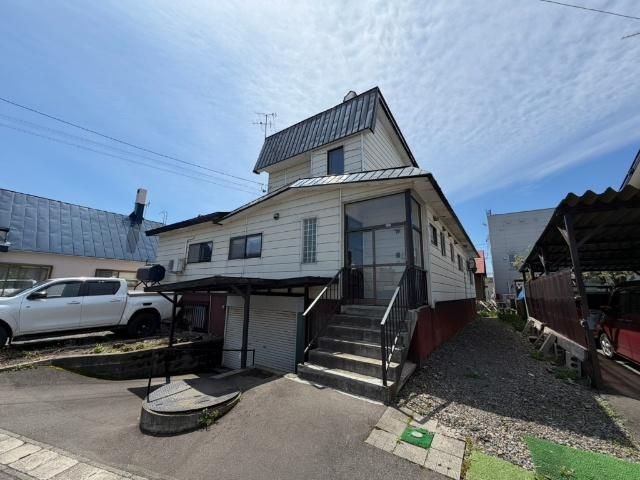 6LDK House for Sale in Asahikawa, Hokkaido - 4,900,000 Yen - Thumbnail 2
