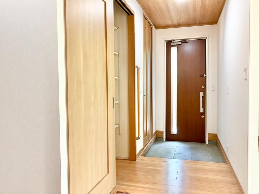 Modern 3LDK House for Sale in Miyazaki City with Solar Power - Thumbnail 3