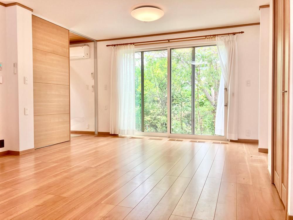 Modern 3LDK House for Sale in Miyazaki City with Solar Power - Thumbnail 4