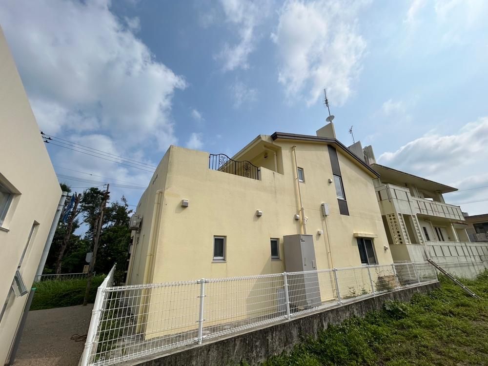 3LDK Ocean View House in Onna, Okinawa - 96,000,000 Yen - Thumbnail 2