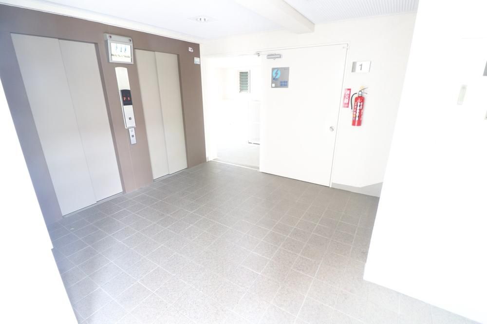Spacious 2DK Apartment for Sale in Yokohama's Konan Ward - Thumbnail 3