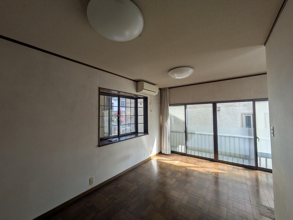 4LDK House for Sale in Kodaira, Tokyo – 117m2 with Garage - Thumbnail 3